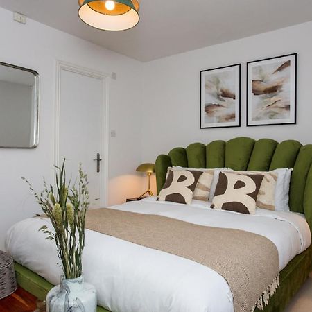 לונדון The Sparkford Gardens - Lovely 2Bdr With Balcony מראה חיצוני תמונה