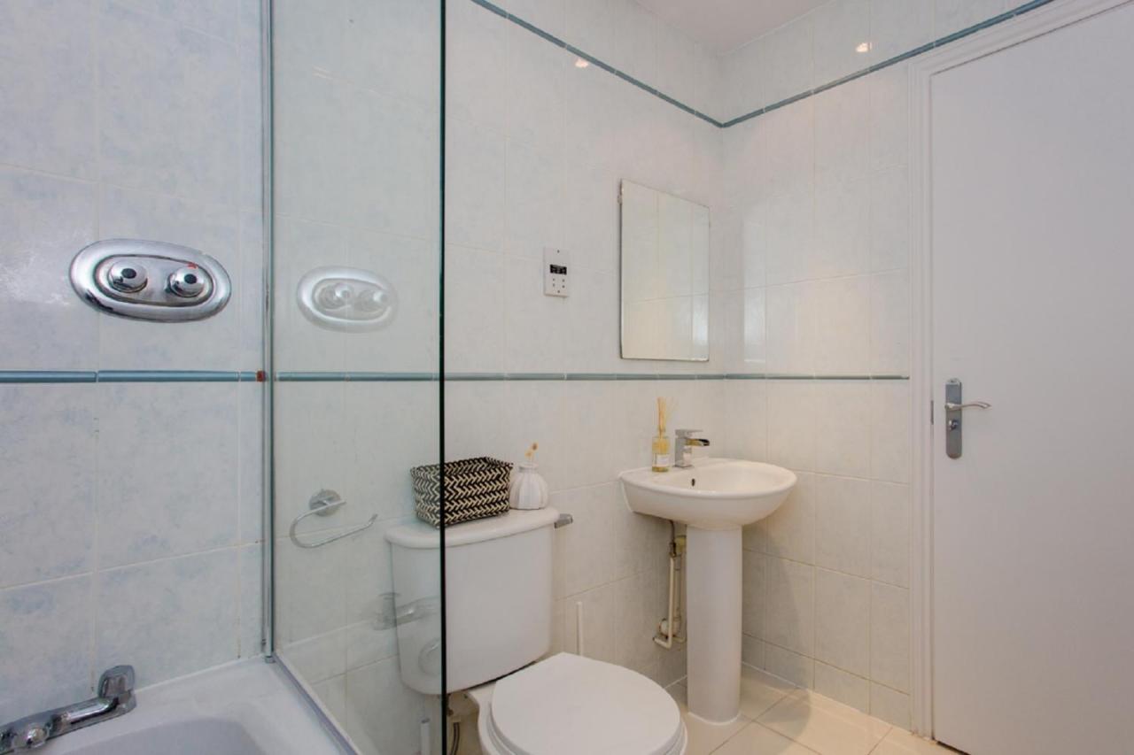 לונדון The Sparkford Gardens - Lovely 2Bdr With Balcony מראה חיצוני תמונה